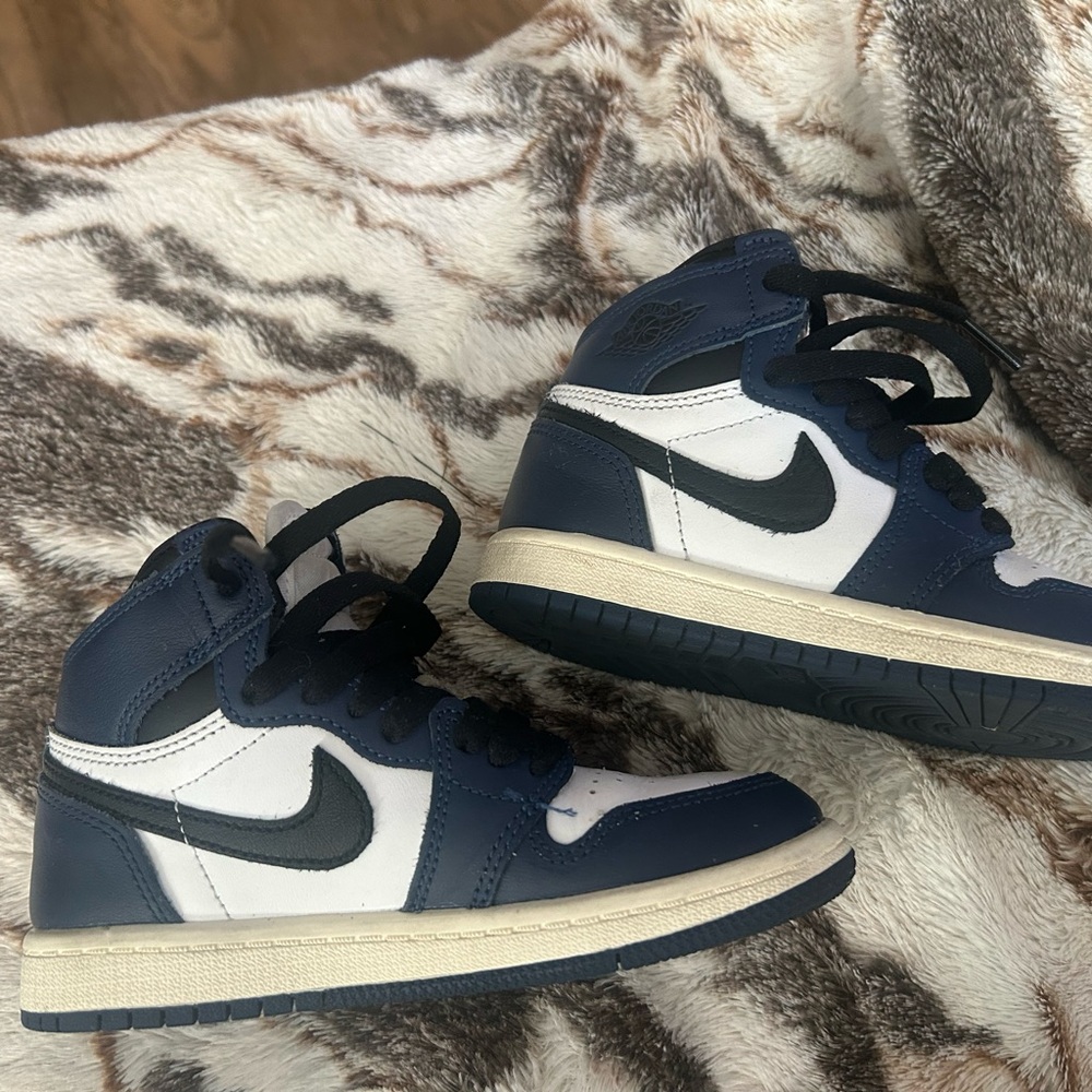 Nike Blue and White Sneakers Classic Design